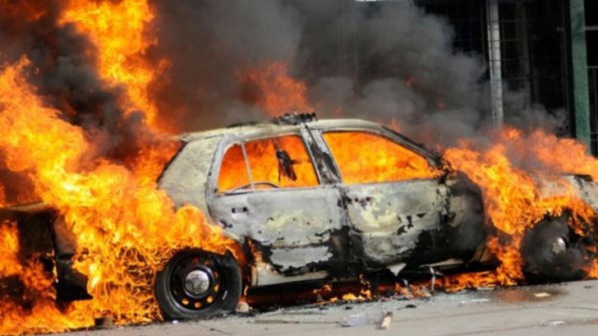 Θεσσαλονίκη: Φωτιά σε ένα ATM και ένα αυτοκίνητο τα ξημερώματα 